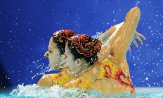 九游娱乐新闻-卢森堡选手飘逸表演击败对手获得女子花游银牌