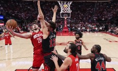 九游娱乐注册-开拓者险胜公牛，艰难取得比赛胜利