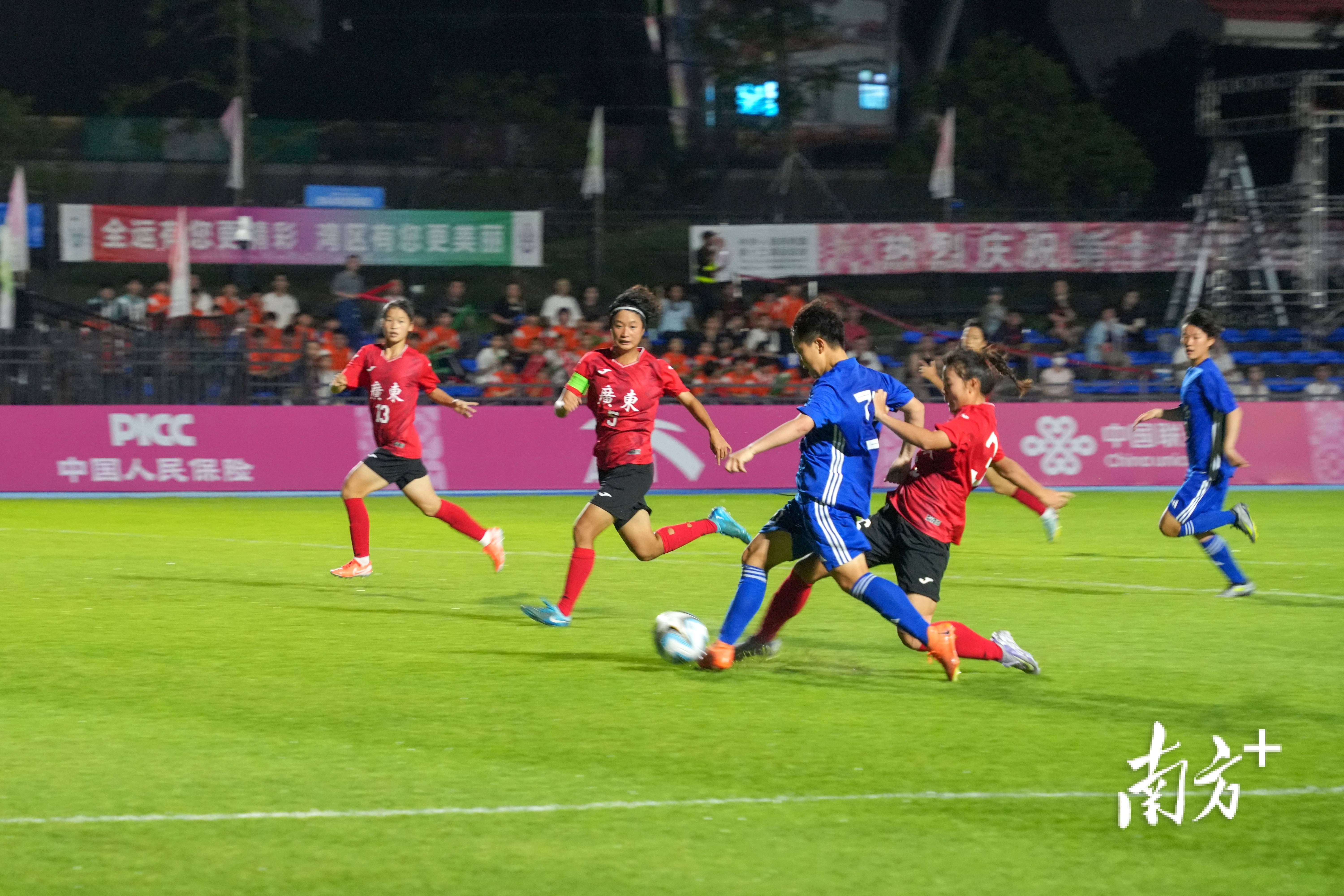 包含日本女足队员表现抢眼，带领球队取胜的词条