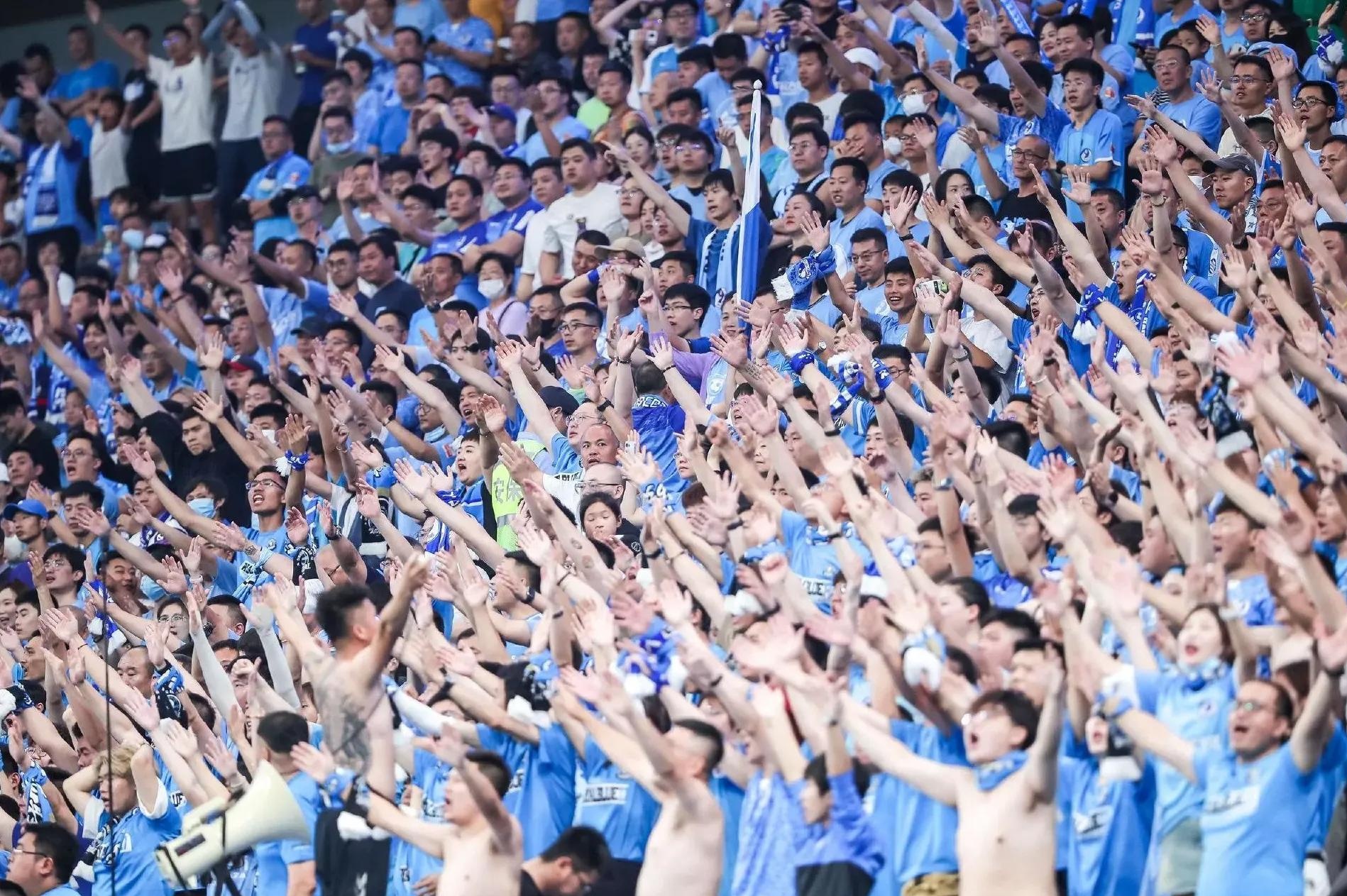 比赛现场气氛火爆,球迷热情高涨,掀起一波高潮的简单介绍 比赛现场气氛火爆,球迷热情高涨,掀起一波高潮的简单介绍