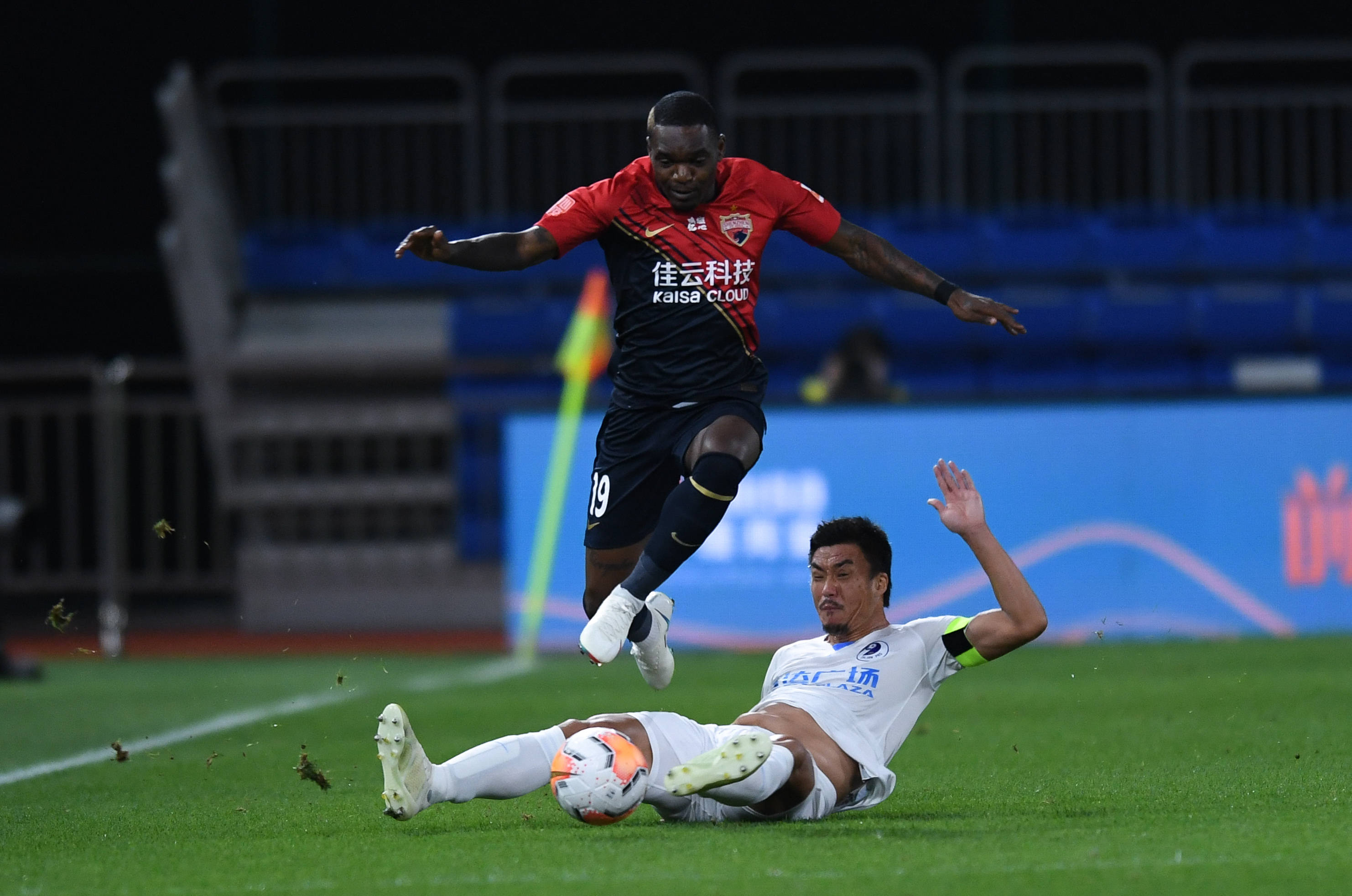 包含深圳佳兆业将在客场对阵重庆斯威,全队备战的词条 包含深圳佳兆业将在客场对阵重庆斯威,全队备战的词条