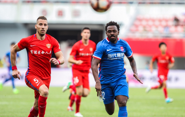 关于广州恒大击败延边富德，继续领跑积分榜的信息