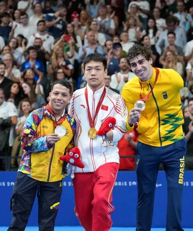 激烈角逐!运动员表现超预期 激烈角逐!运动员表现超预期