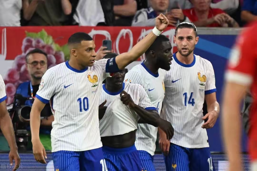 法国队惨败布鲁塞尔,斯洛伐克破大门的简单介绍 法国队惨败布鲁塞尔,斯洛伐克破大门的简单介绍