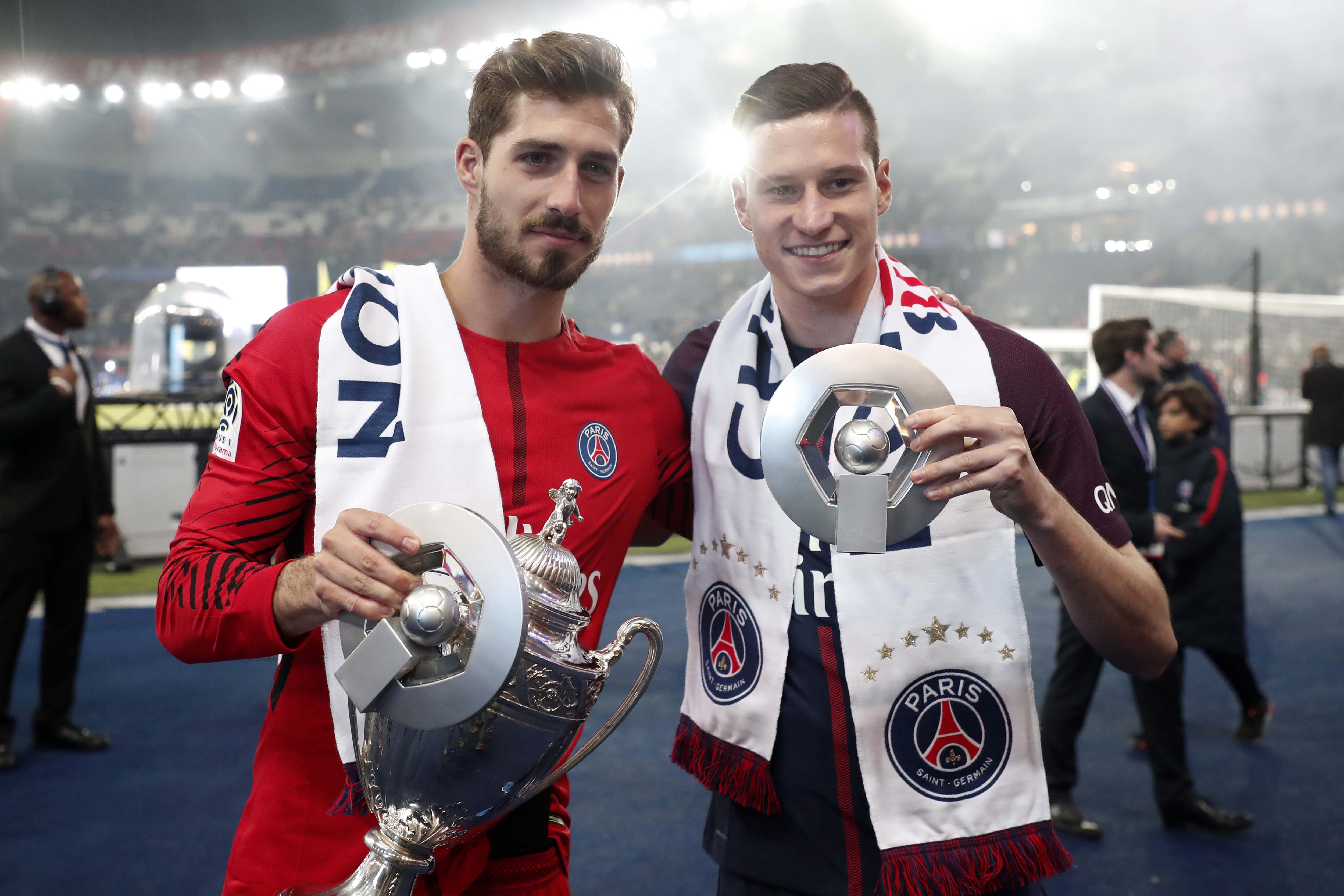 关于巴黎圣日耳曼前锋获得脚踢奖的信息