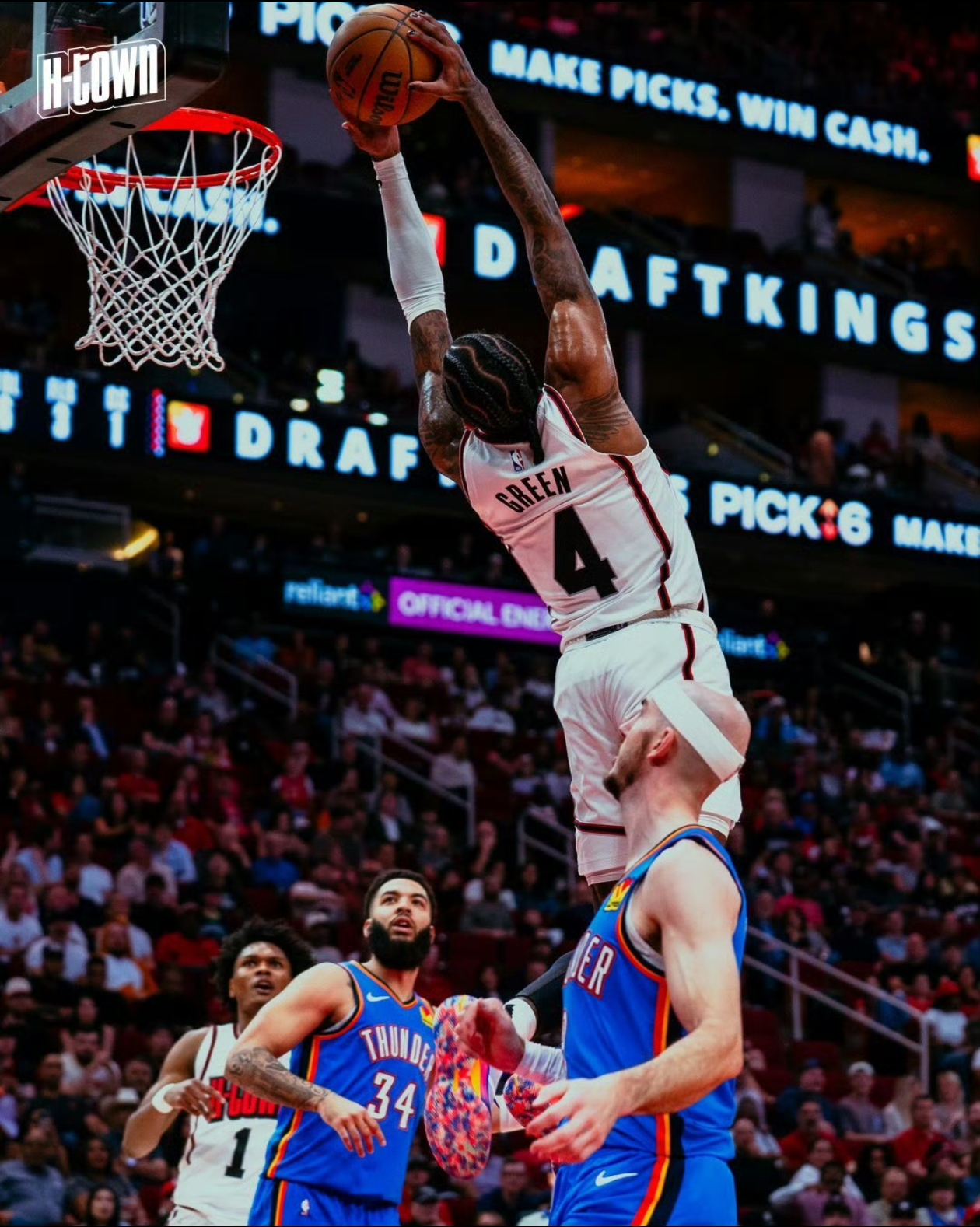 火箭再次战胜马刺,暂时领先 火箭再次战胜马刺,暂时领先