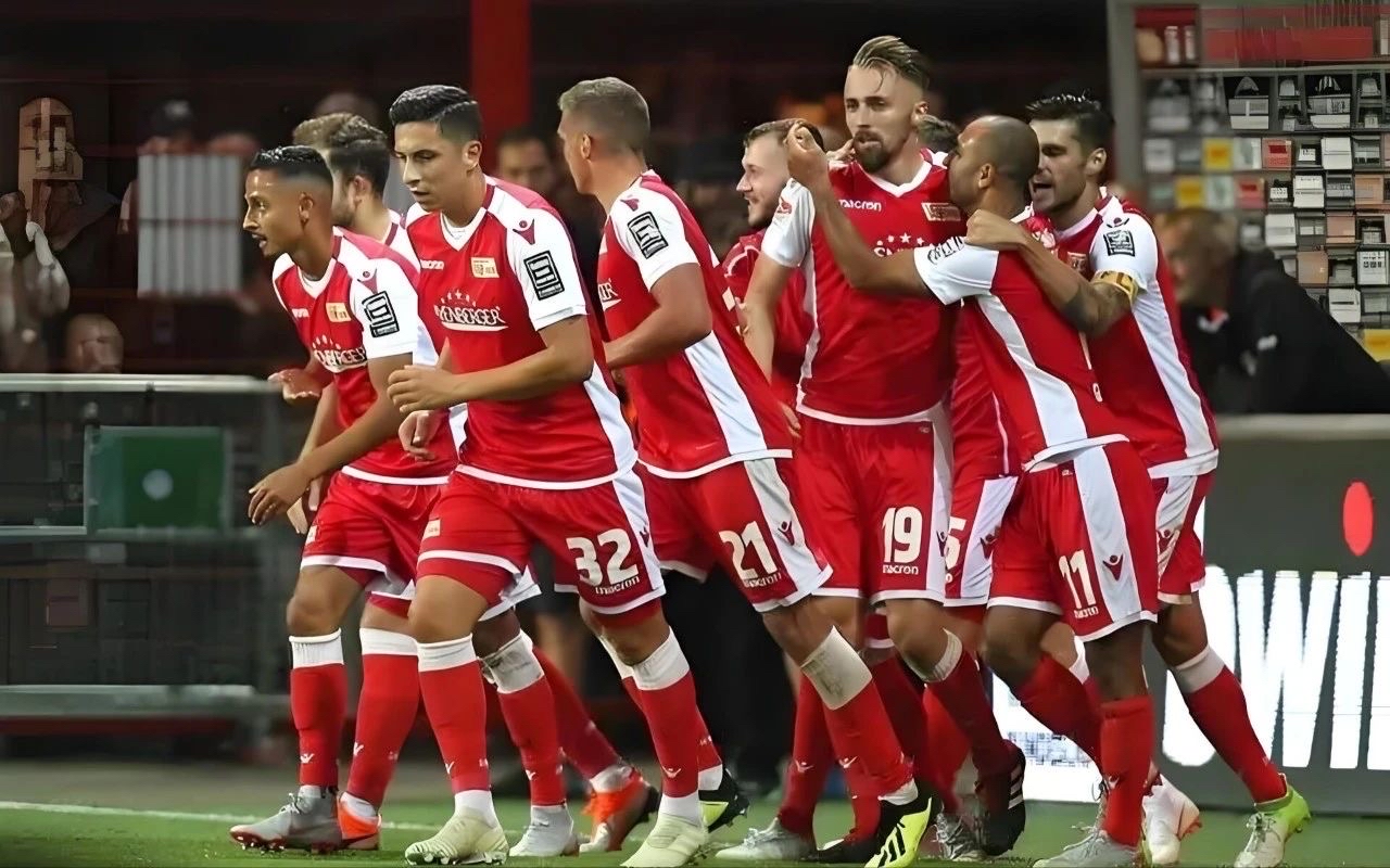 拜仁慕尼黑主场大胜对手，积分榜上升的简单介绍